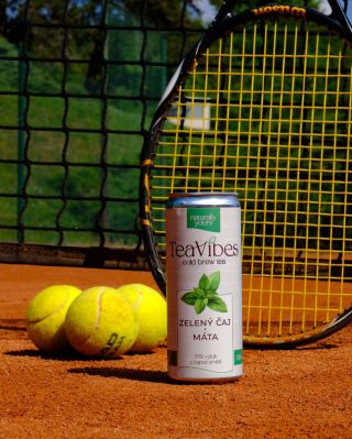 Život je jako tenis. Střídají se soustředěné momenty s okamžiky radosti. A v obou se cítíš líp, když máš po ruce něco, co...