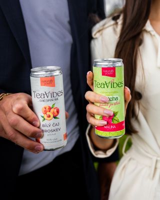 Každý den má jiný rytmus. A TeaVibes má chuť přesně pro ten tvůj aktuální.🤩 🍑 BÍLÝ ČAJ & BROSKEV Jemný jako víkendové ráno...